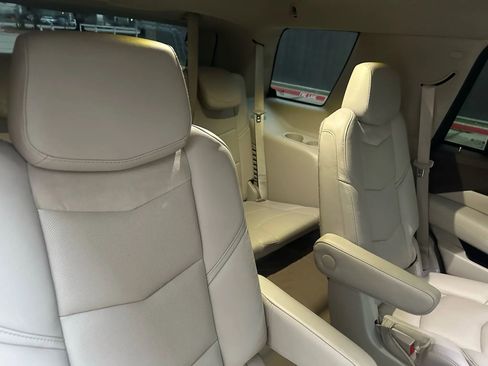 Used 2016 Cadillac Escalade Luxury image 28