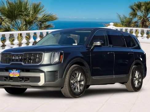 Used 2023 Kia Telluride LX image 8