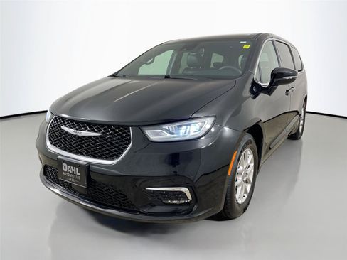 Used 2025 Chrysler Pacifica Select FWD image 4