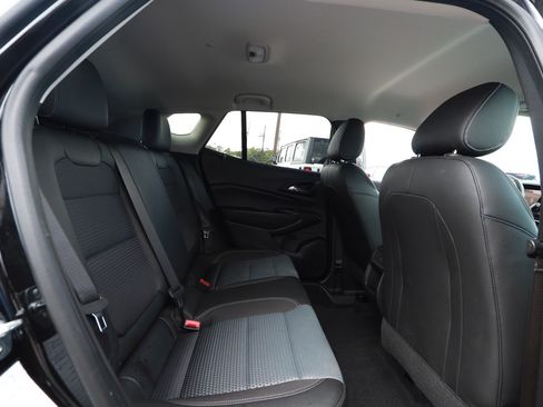 Used 2025 Chevrolet Trax LT w/ LT Convenience Package FWD image 24