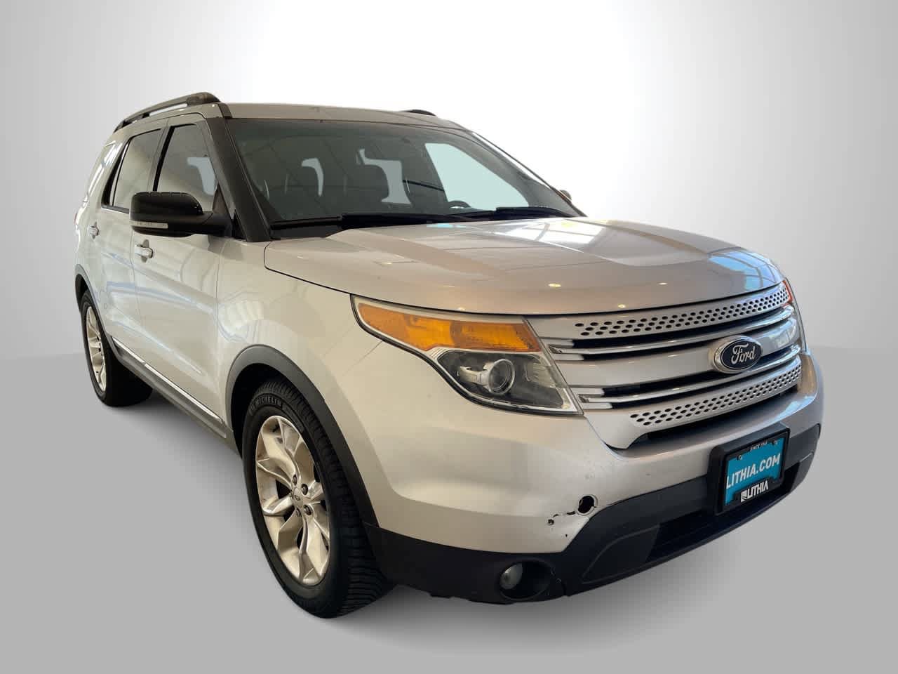 Used 2013 Ford Explorer XLT FWD image 2