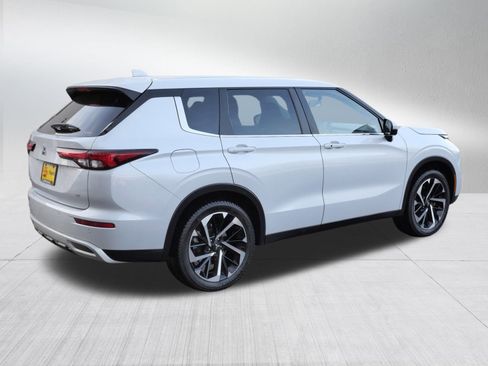 Used 2022 Mitsubishi Outlander SE image 7