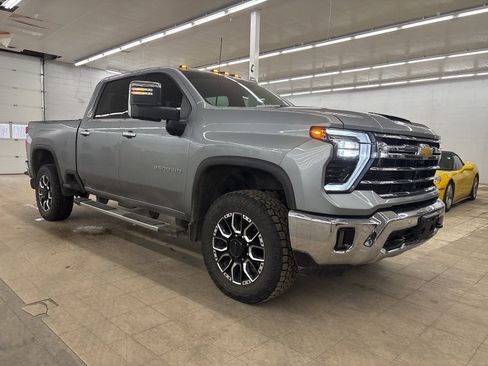 Used 2024 Chevrolet Silverado 2500 LTZ w/ LTZ Convenience Package image 3