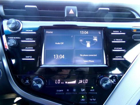 Used 2018 Toyota Camry LE image 19