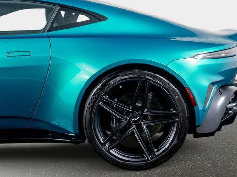 Used 2025 Aston Martin V8 Vantage Coupe image 18