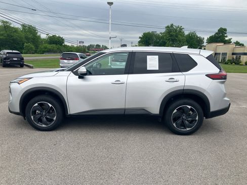 Used 2025 Nissan Rogue SV FWD image 4