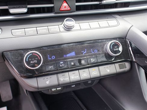 Used 2025 Hyundai Elantra Limited FWD image 15