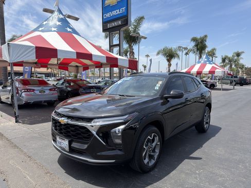 Used 2024 Chevrolet Trax LT w/ Driver Confidence Package FWD image 4
