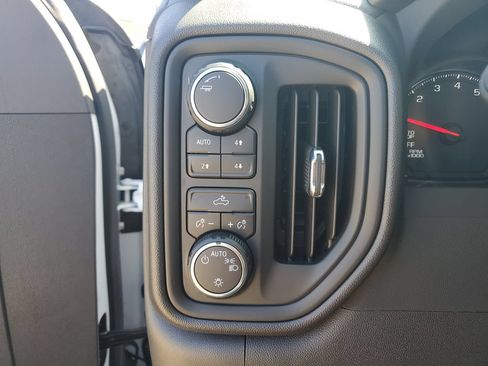Used 2024 Chevrolet Silverado 1500 Custom Trail Boss w/ Turbomax Blackout Package AWD/4WD image 23