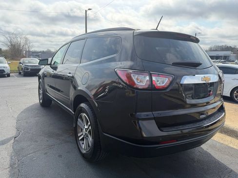 Used 2017 Chevrolet Traverse LT image 5