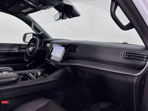 Used 2023 Jeep Wagoneer Series III w/ Preferred Equipment Group image 34