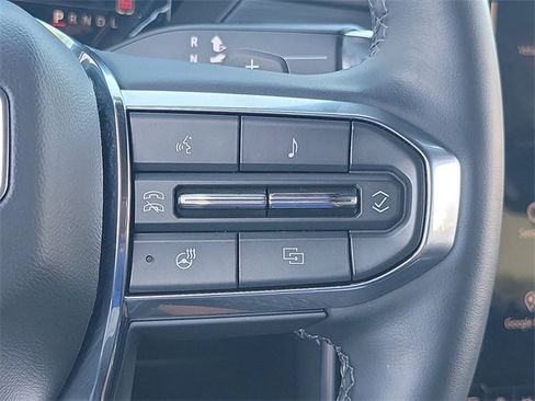 Used 2025 GMC Acadia Elevation image 11