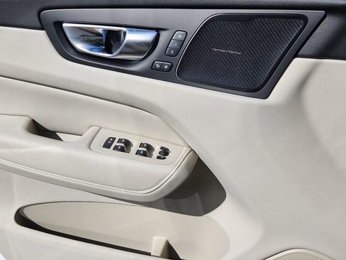 New 2026 Volvo XC60 B5 Ultra w/ Climate Package image 12