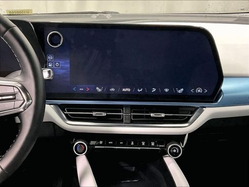 Used 2025 Chevrolet Equinox EV LT image 18