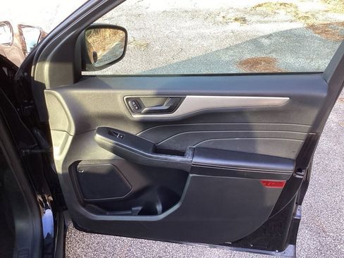 Used 2022 Ford Escape SE image 23