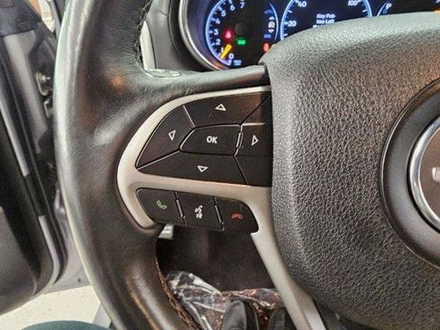 Used 2018 Jeep Grand Cherokee Overland AWD/4WD image 17