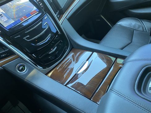 Used 2020 Cadillac Escalade Luxury AWD/4WD image 27