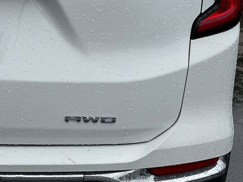 Used 2024 GMC Terrain SLT image 33