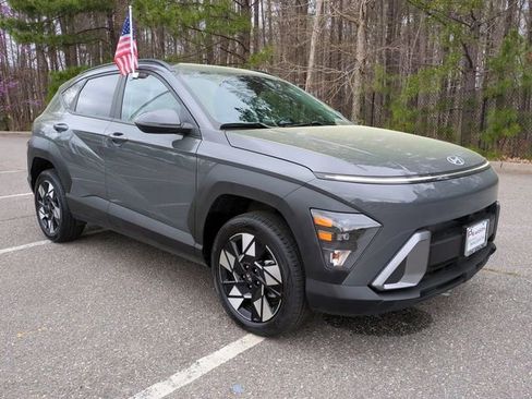 Used 2025 Hyundai Kona SEL image 2