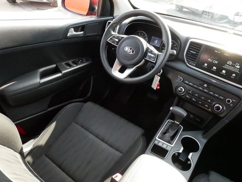 Used 2021 Kia Sportage LX image 9