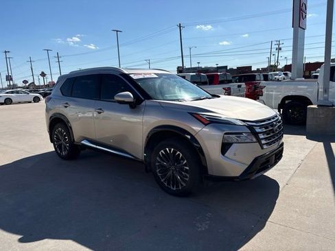 Certified 2025 Nissan Rogue Platinum w/ Platinum Premium Package AWD/4WD image 2