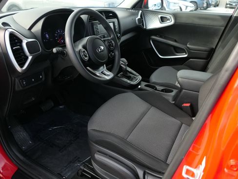 Used 2021 Kia Soul LX image 12