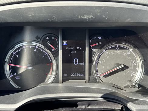 Used 2024 Toyota 4Runner TRD Off-Road Premium image 18