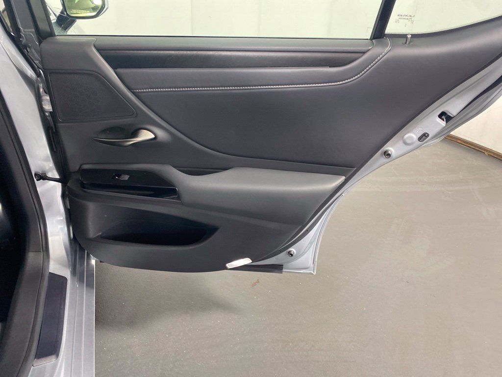 Certified 2024 Lexus ES 300h w/ Premium Package FWD image 31