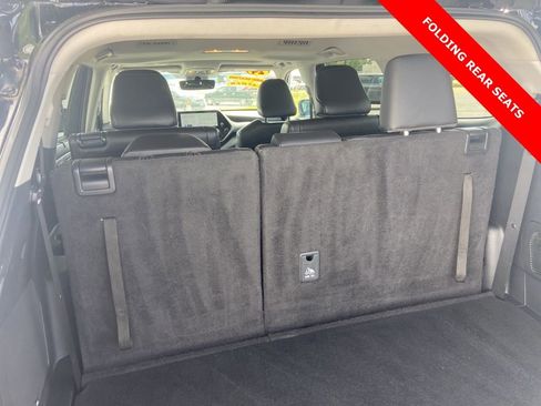 Used 2024 Toyota Highlander Limited image 11