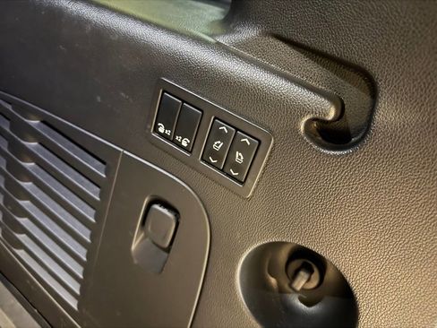 Used 2016 Cadillac Escalade ESV Platinum AWD/4WD image 12