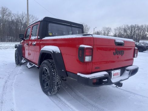 Used 2023 Jeep Gladiator Sport image 5