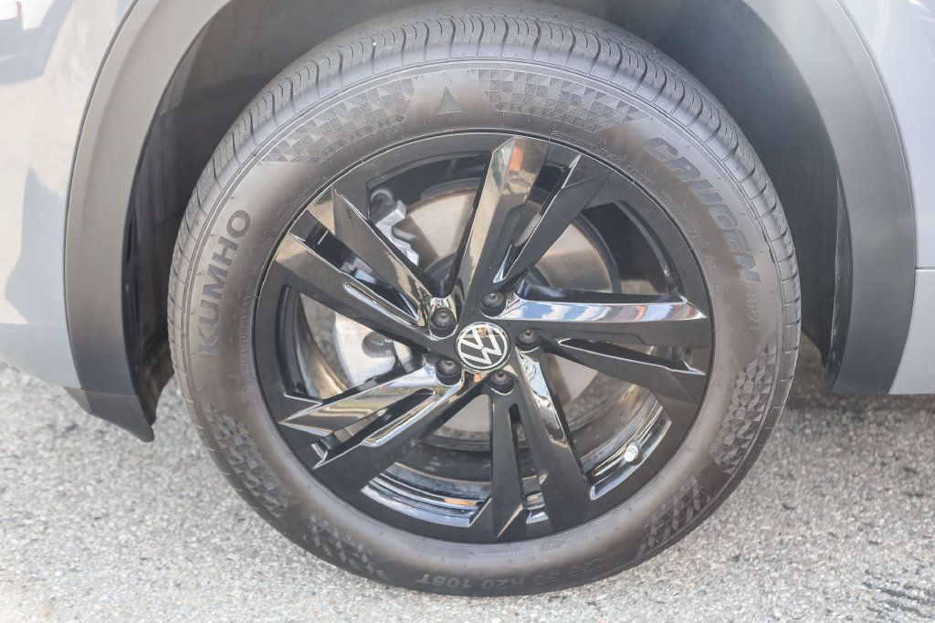 Used 2025 Volkswagen Atlas Cross Sport SEL R-Line AWD/4WD image 9