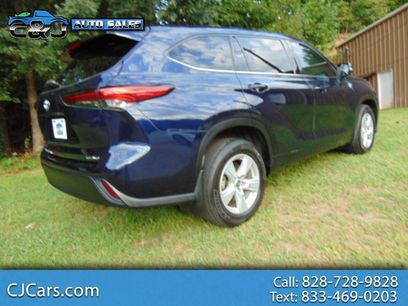 Used 2021 Toyota Highlander LE
