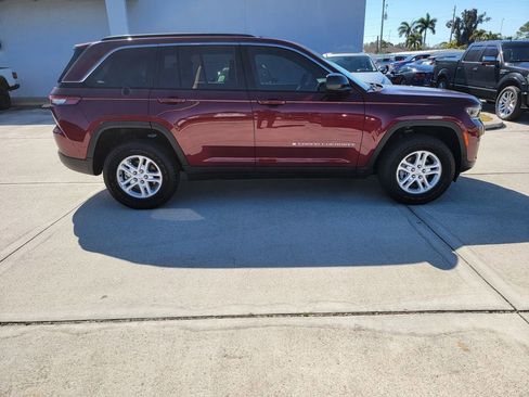 Used 2025 Jeep Grand Cherokee Laredo image 5