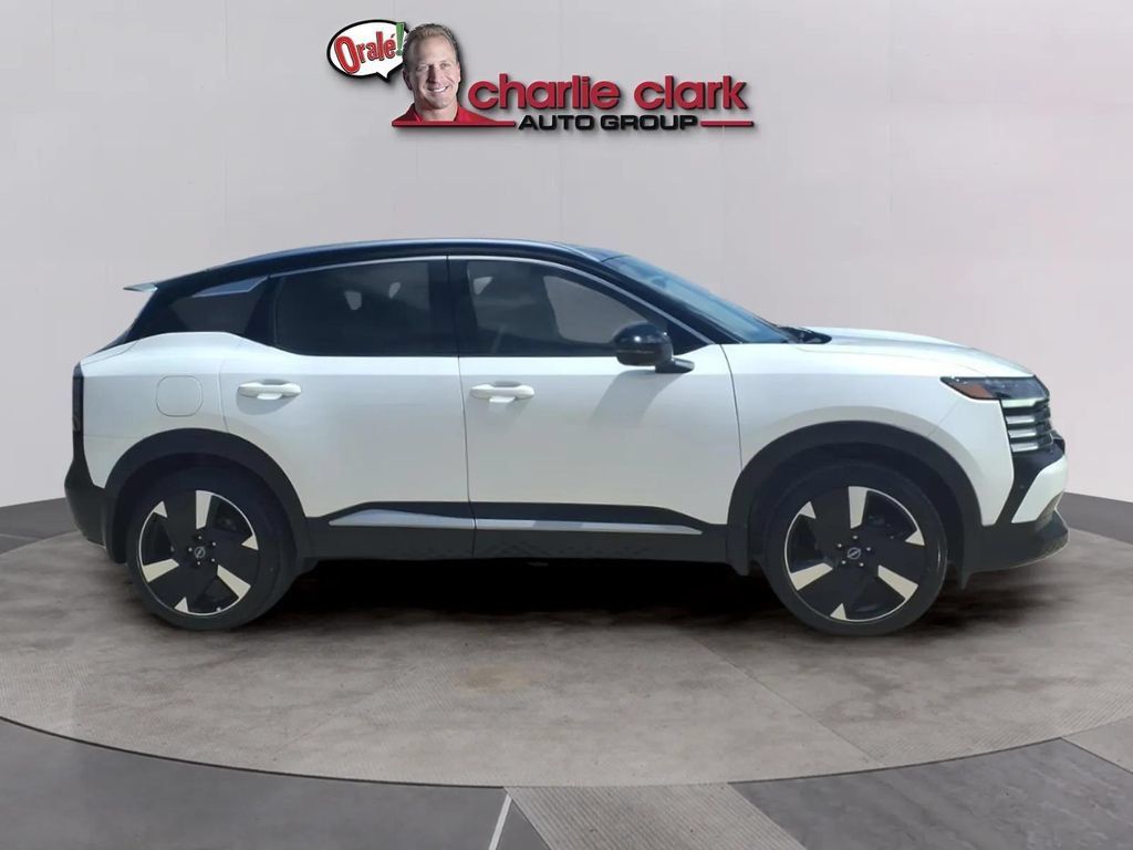 Used 2025 Nissan Kicks SR AWD/4WD image 6