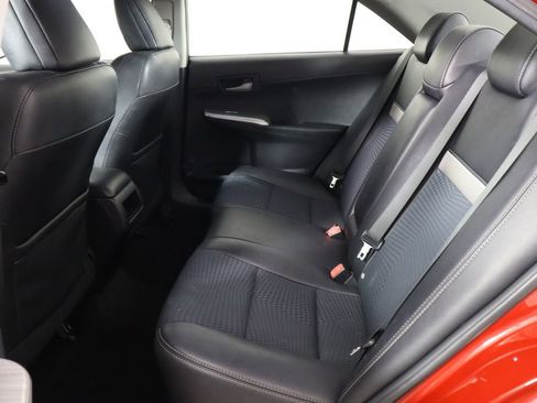 Used 2014 Toyota Camry SE FWD image 16