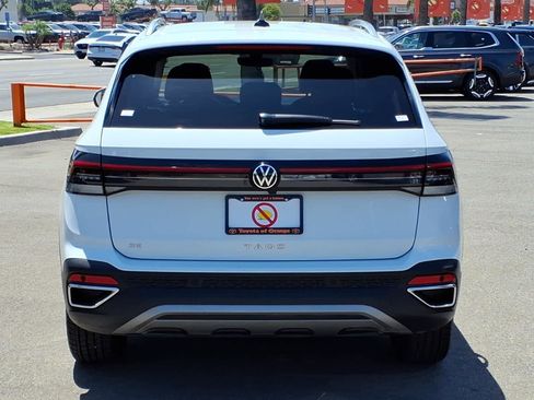 Used 2025 Volkswagen Taos SE FWD image 4