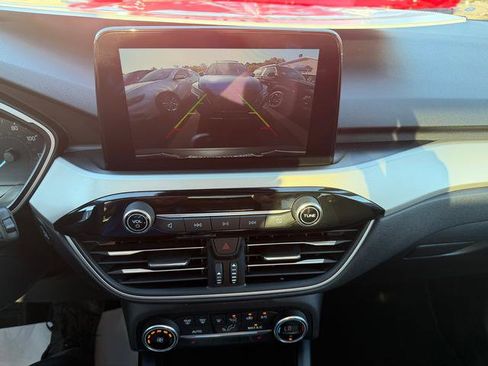 Used 2020 Ford Escape SE image 19