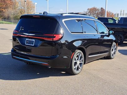 New 2026 Chrysler Pacifica Pinnacle w/ Trailer Tow Group