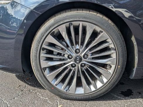 Used 2017 Kia Cadenza Limited w/ Paint Protection Package image 11