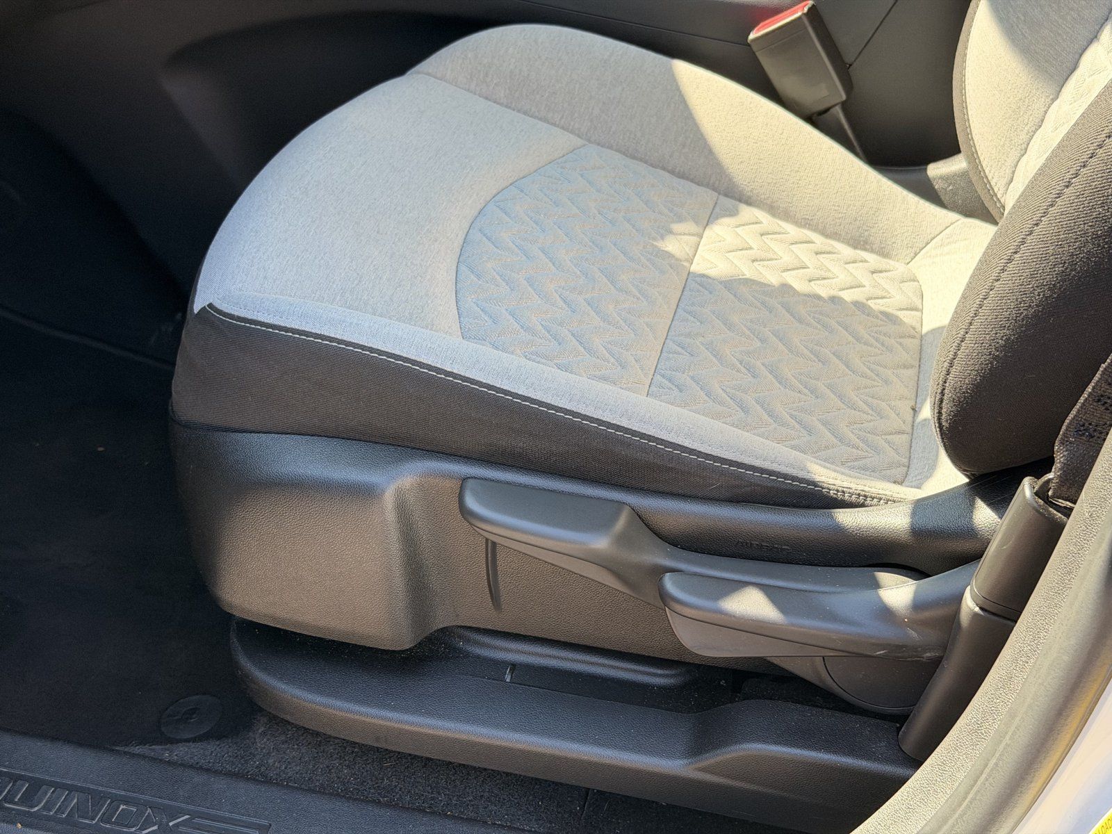 Used 2022 Chevrolet Equinox LS FWD image 15
