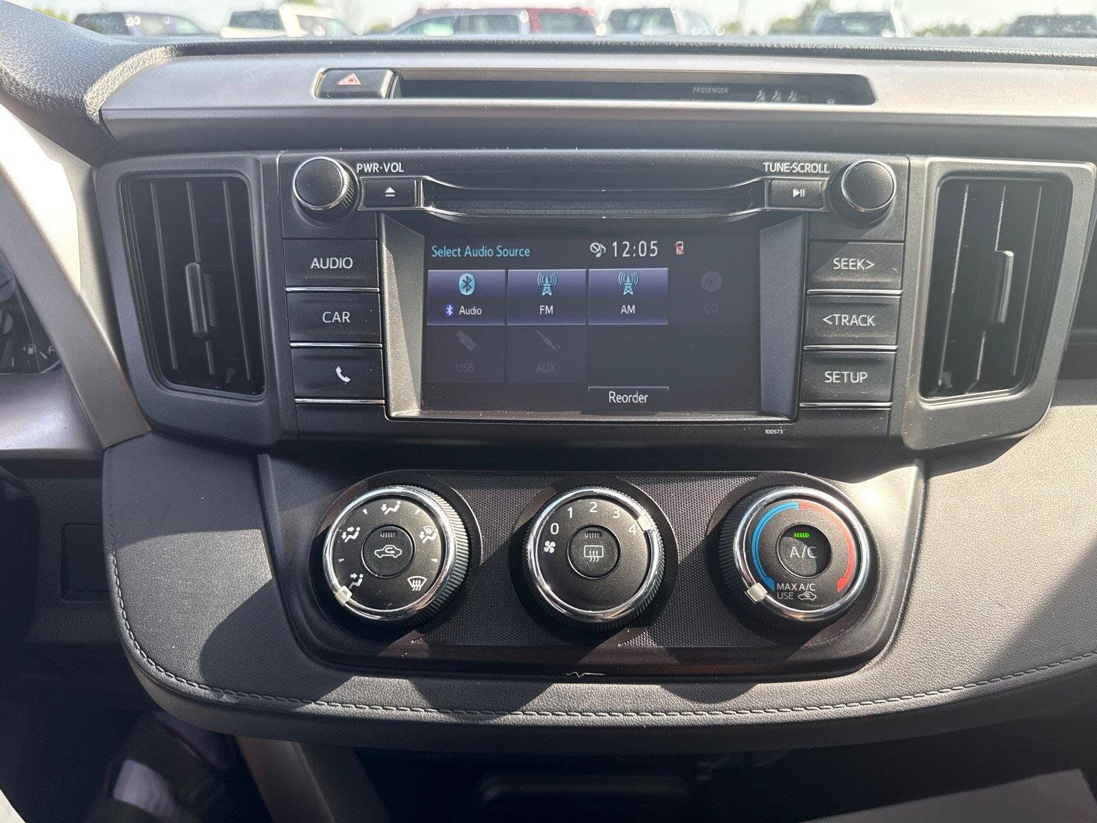 Used 2018 Toyota RAV4 LE w/ Carpet Mat Package AWD/4WD image 20