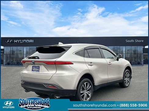 Used 2023 Toyota Venza LE AWD/4WD image 6