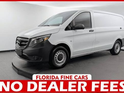 Used 2022 Mercedes-Benz Metris image 1