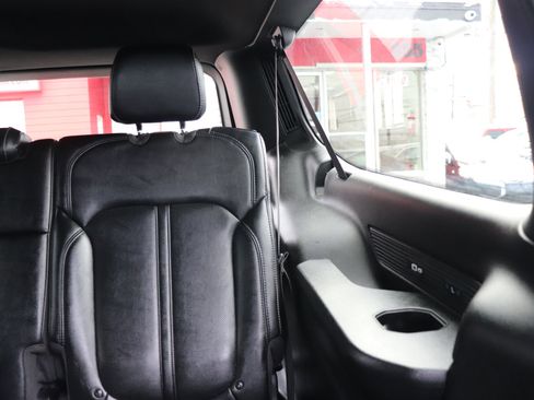 Used 2024 Jeep Wagoneer L Series II w/ Flexible Seating Group image 27