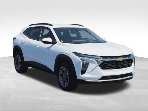 New 2026 Chevrolet Trax LT w/ Driver Confidence Package FWD image 2