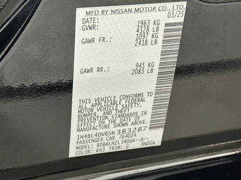 Used 2025 Nissan Altima 2.5 SV FWD image 12