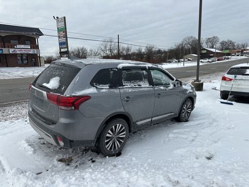 Used 2020 Mitsubishi Outlander SE image 3