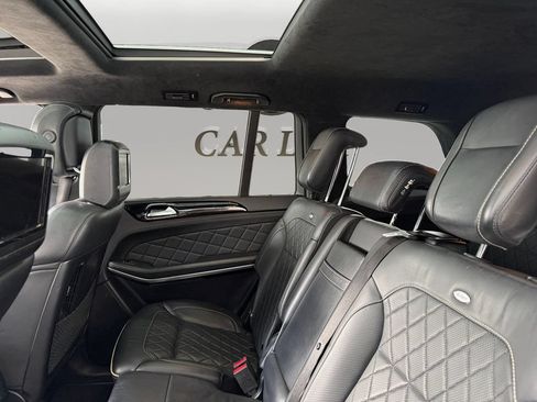 Used 2015 Mercedes-Benz GL 550 4MATIC w/ Driver Assistance Package image 13