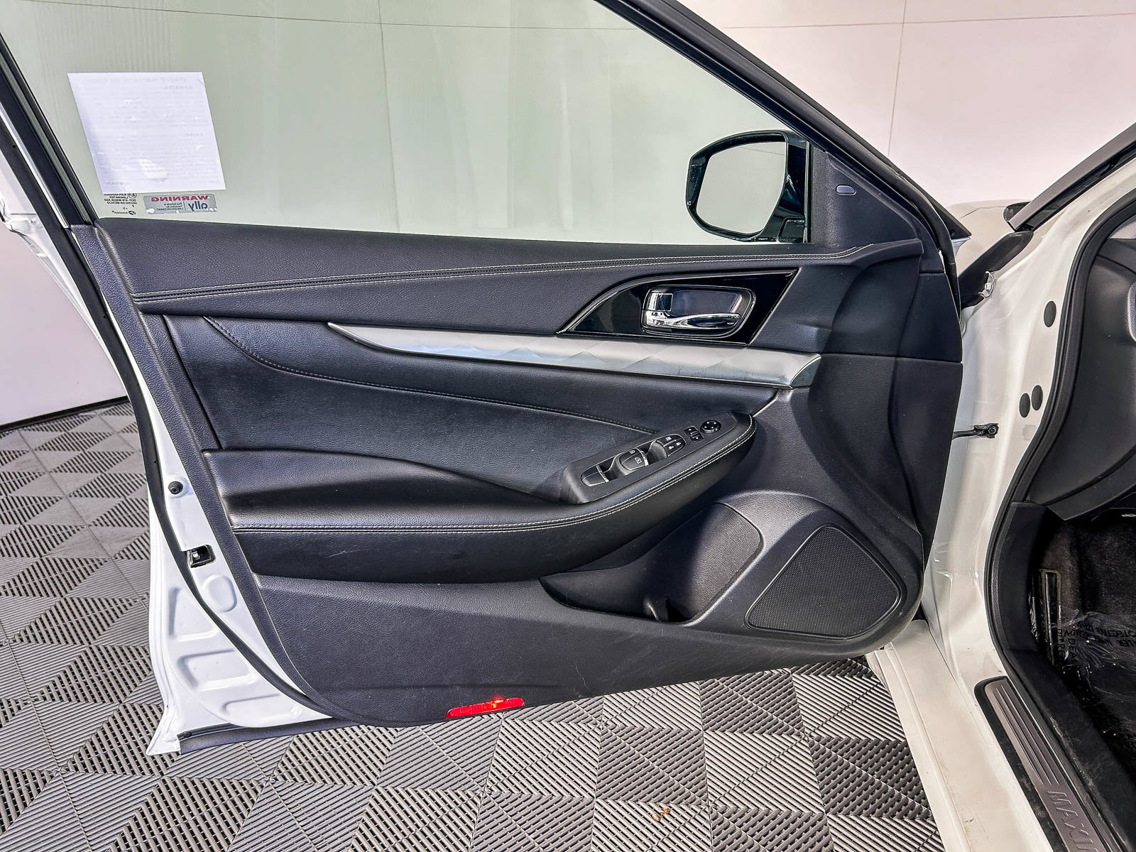Used 2023 Nissan Maxima SV w/ Floor Mat Group FWD image 21